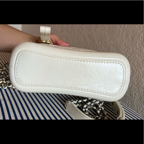 ❌SOLD❌ Chanel Gabrielle in Calfskin Ivory - Picture 2 of 4